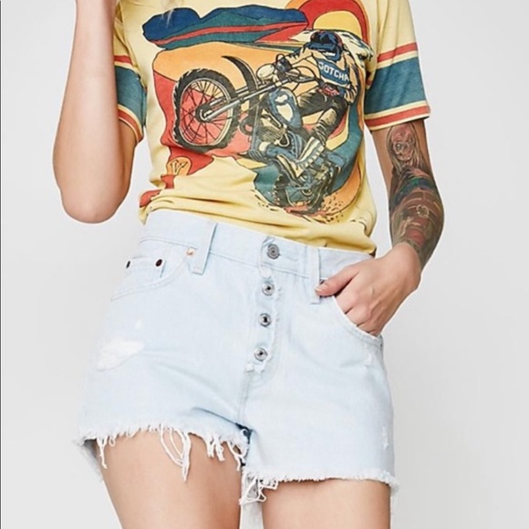 Levi’s 501 Distressed Light Wash Shorts - Picture 8 of 9